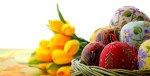 1366x768-festive-bouquet-and-a-basket-with-easter-eggs